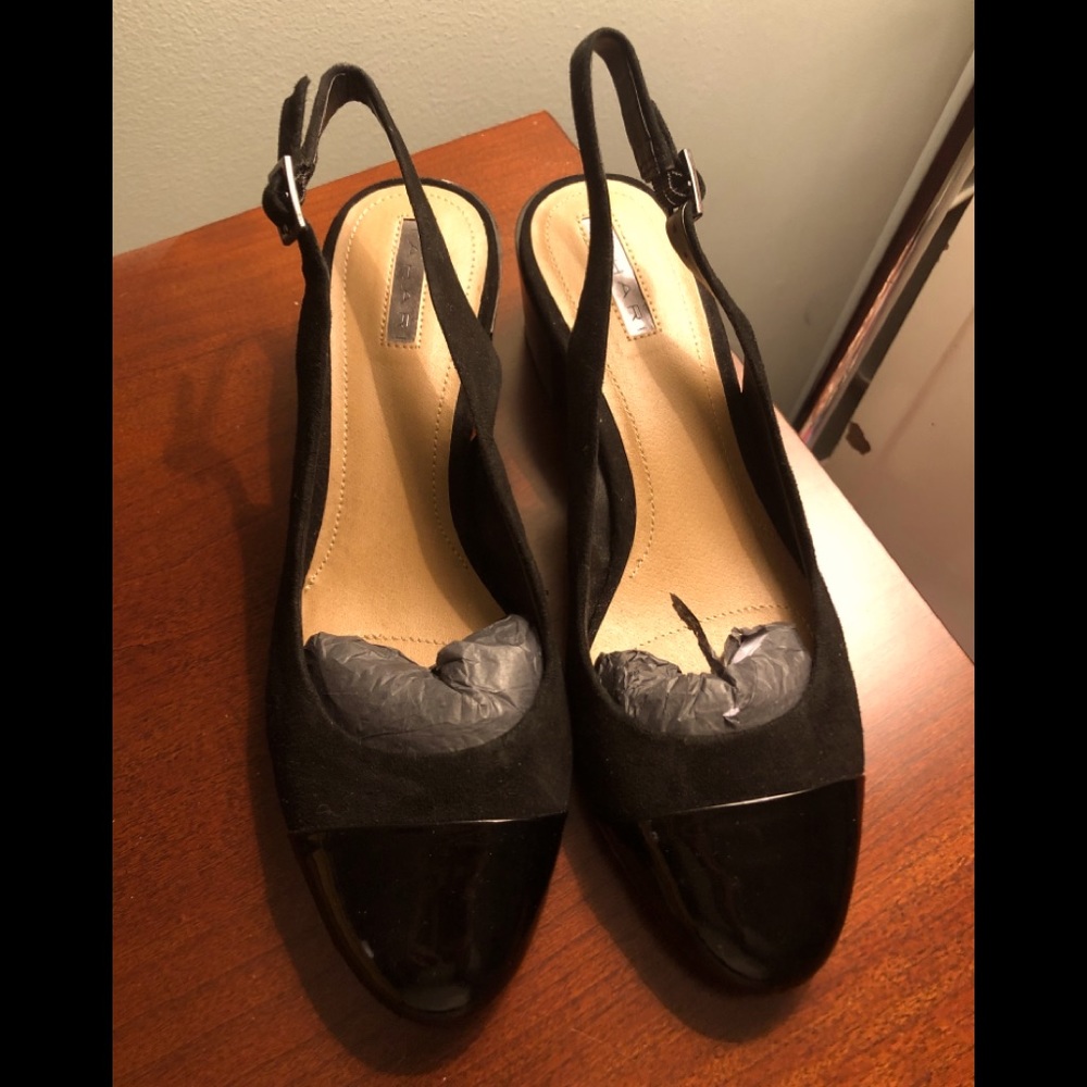 Nwot Tahari size 9 M sling back dress shoes